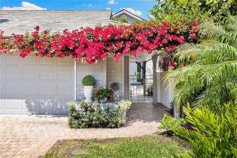 Photo of 643 Bridgeway LN, NAPLES, FL 34108 (MLS # 226035970)