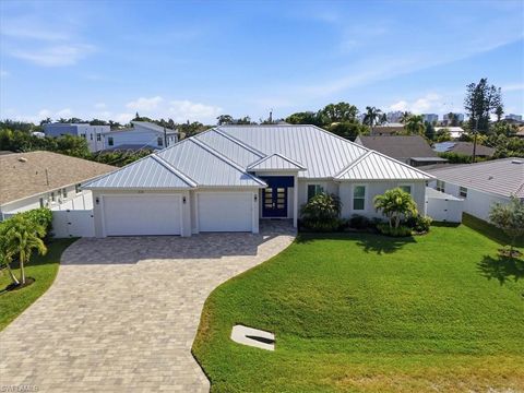 526 104th AVE N NAPLES FL 34108