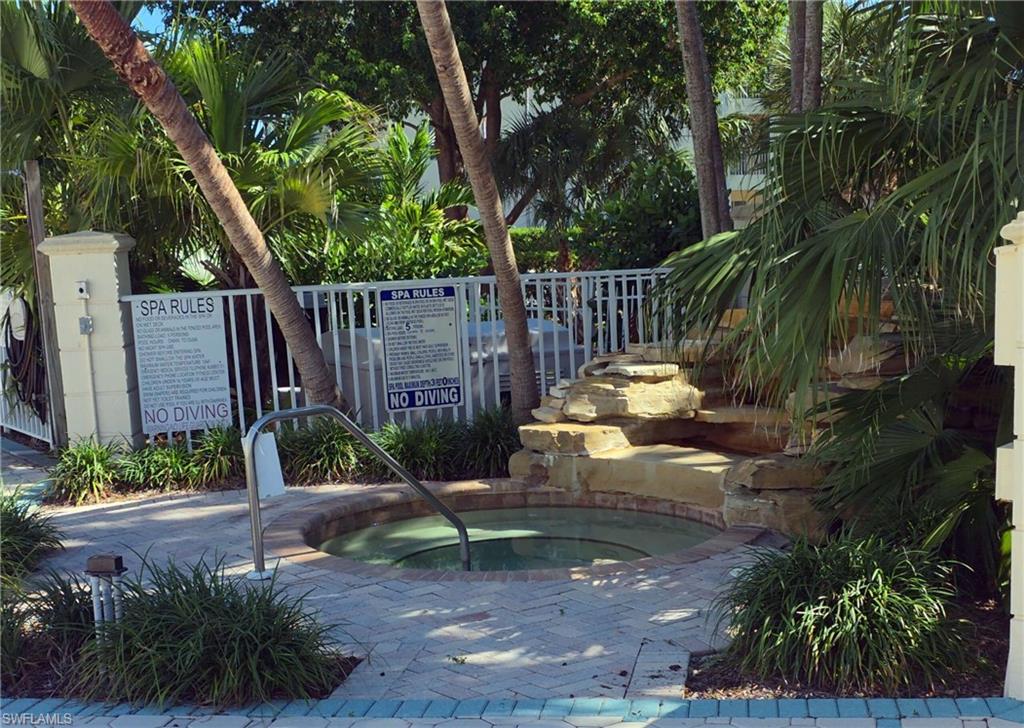 FAIRWAY VILLAS - Residential