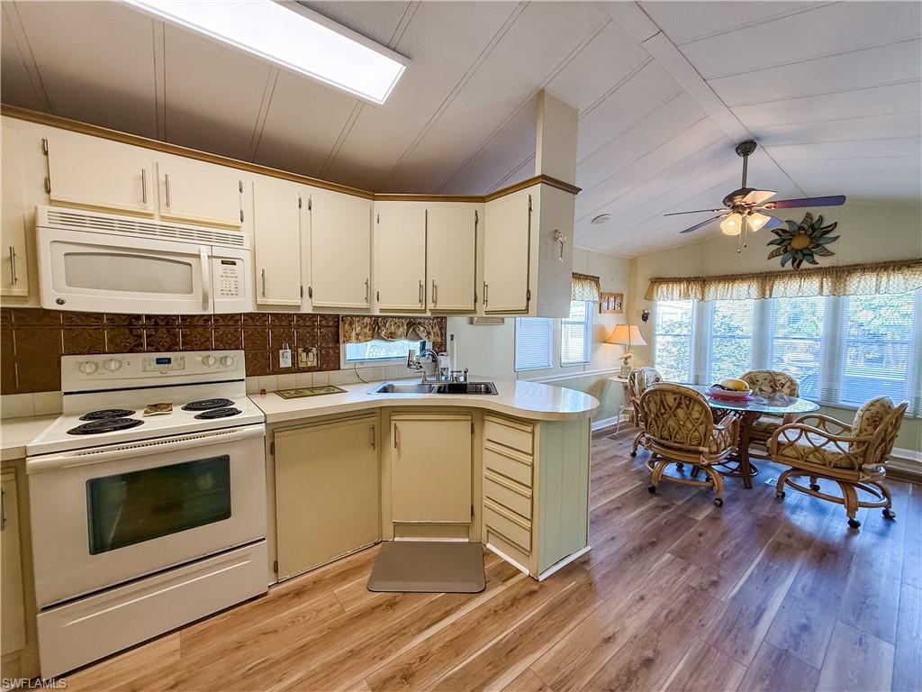 CORKSCREW WOODLANDS - Residential