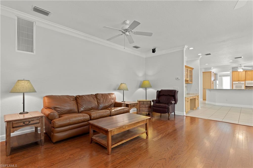 LAS LOMAS - Residential