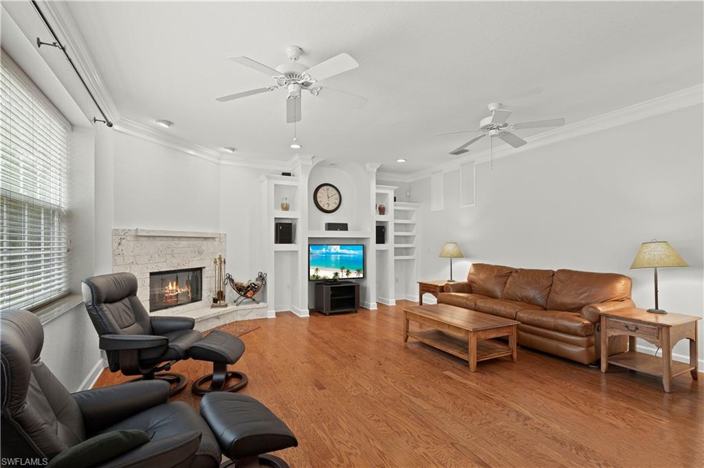 LAS LOMAS - Residential