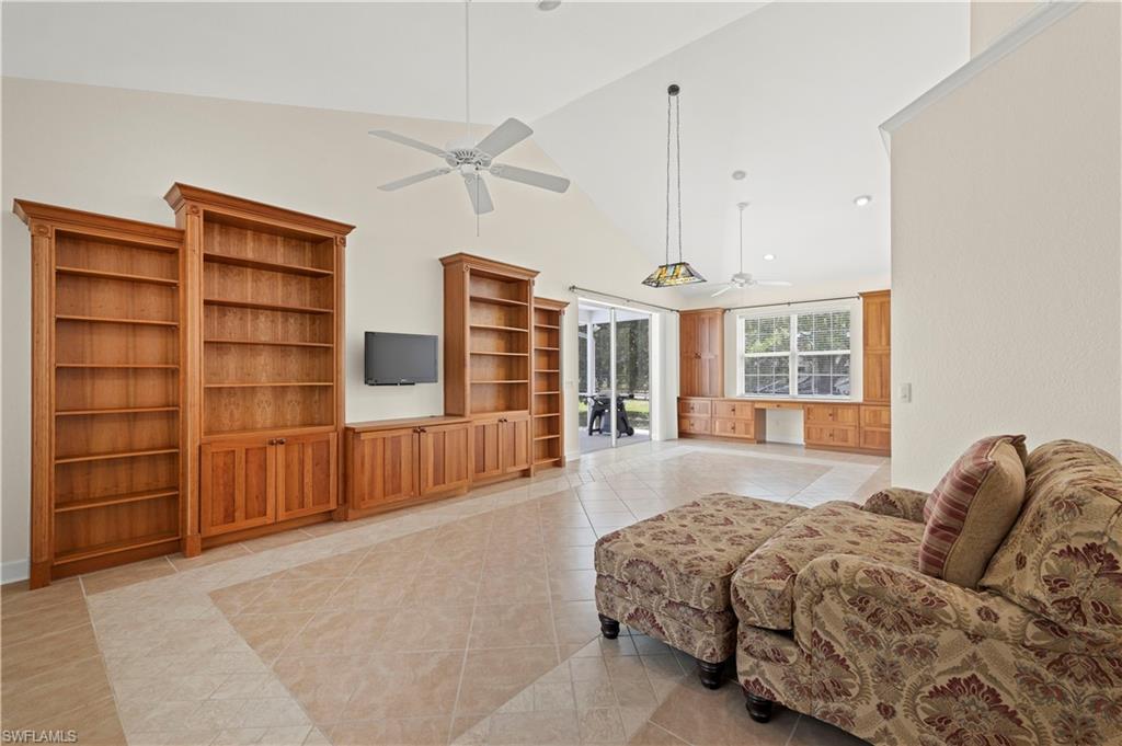 LAS LOMAS - Residential