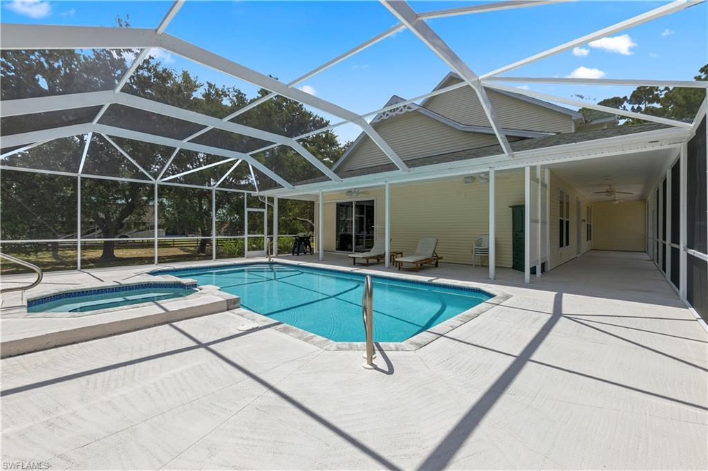 LAS LOMAS - Residential