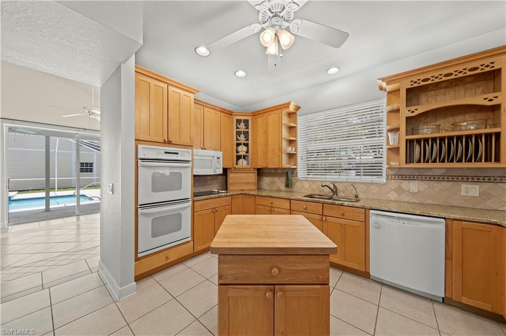 LAS LOMAS - Residential