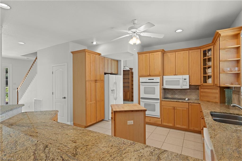 LAS LOMAS - Residential