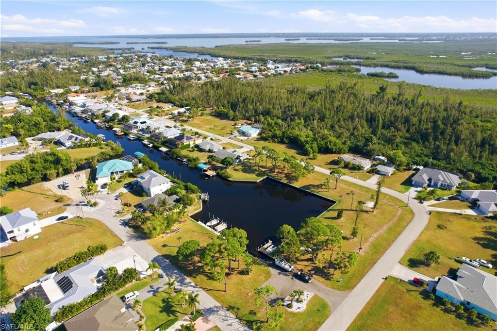 CHARLOTTE SHORES CONDOMINIUM - Residential