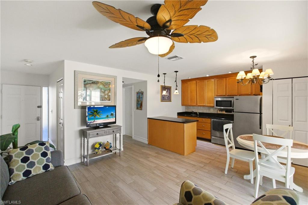 CHARLOTTE SHORES CONDOMINIUM - Residential