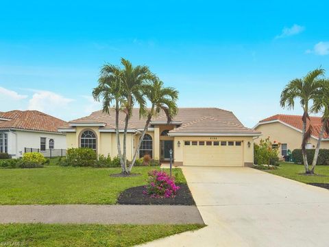 2126 E Crown PT NAPLES FL 34112