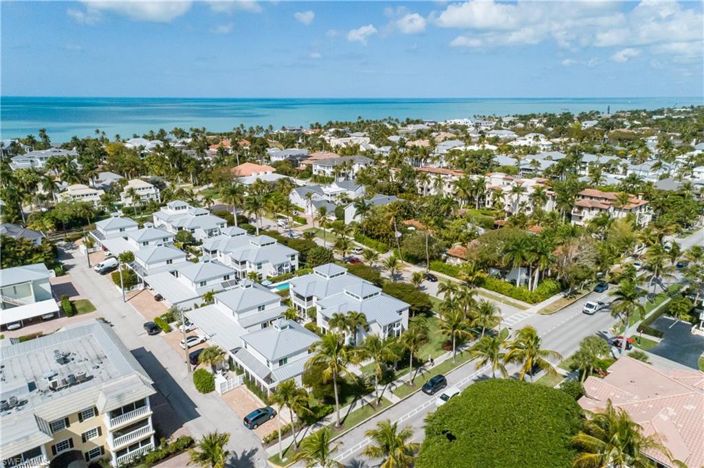 PALM COURT - Residential