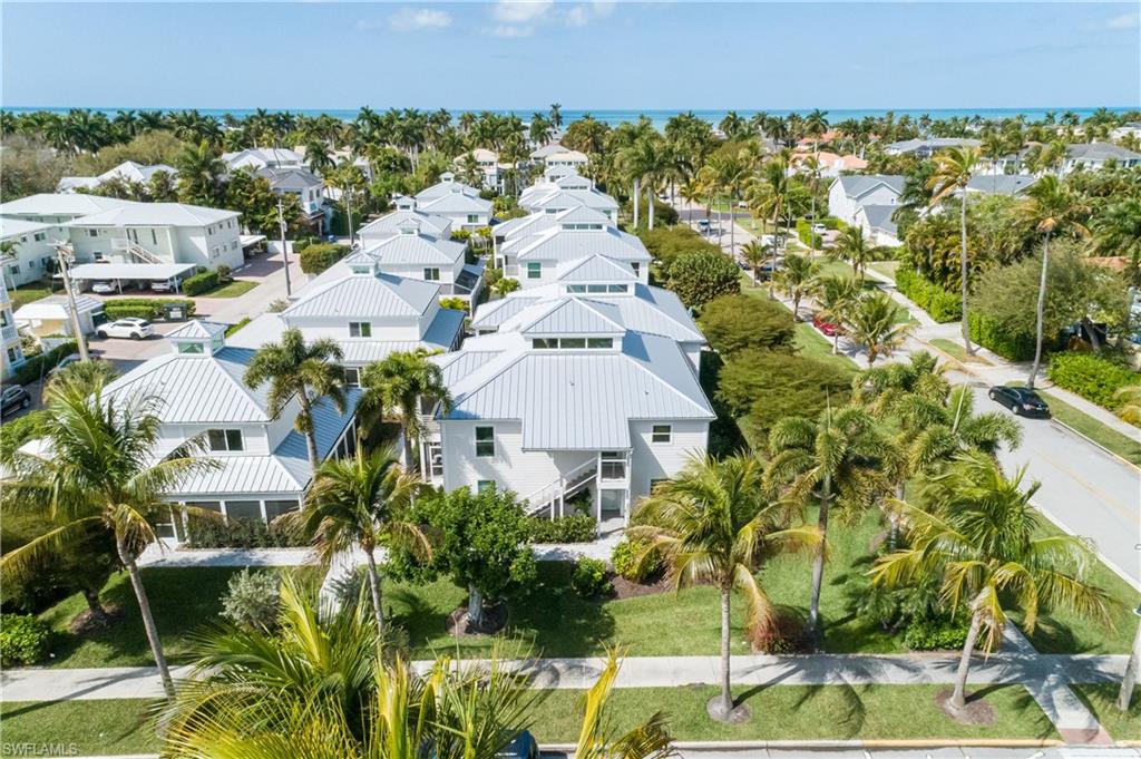 PALM COURT - Residential