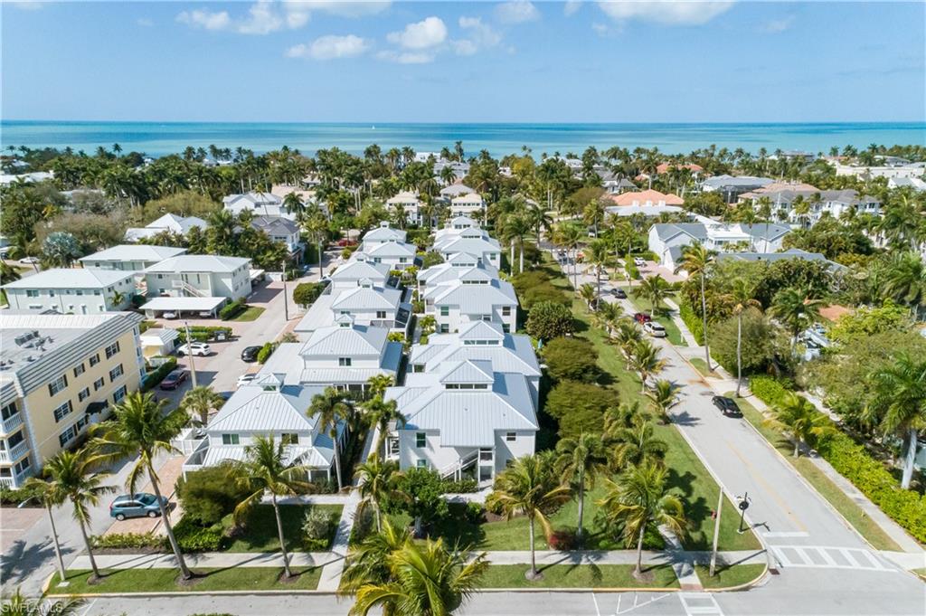 PALM COURT - Residential