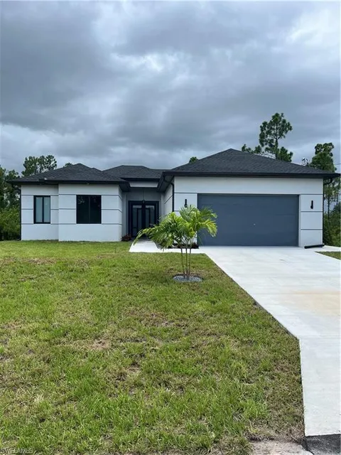 1114 Crestwood St E, Lehigh Acres, FL 33974 - #: 223091518