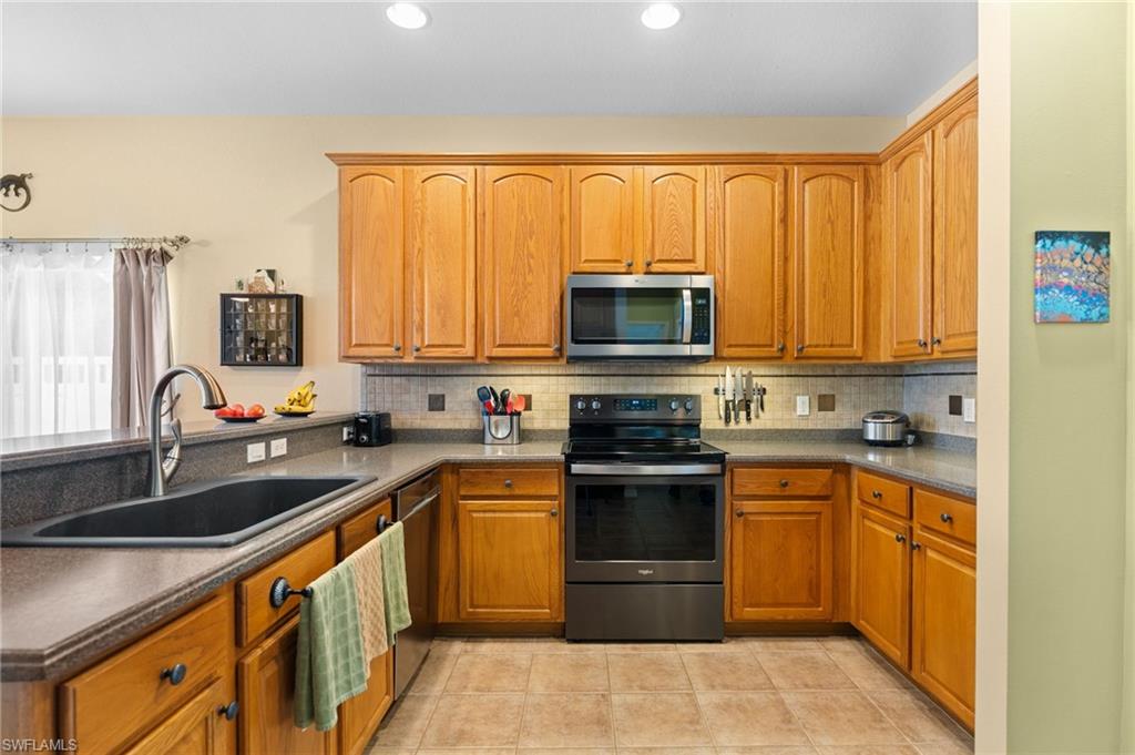 VALENCIA LAKES - Residential