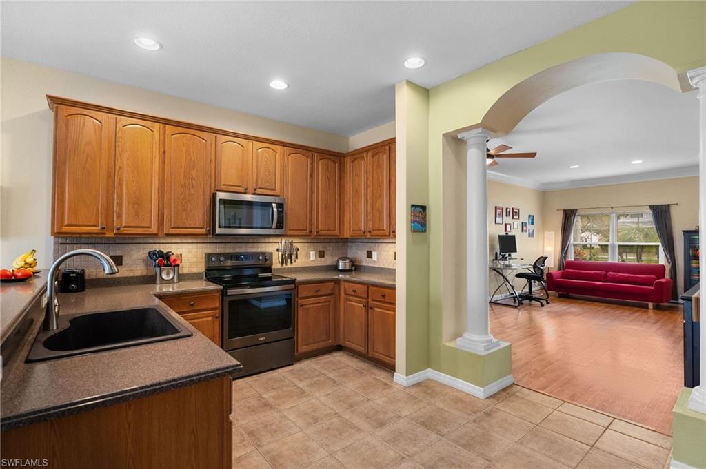 VALENCIA LAKES - Residential