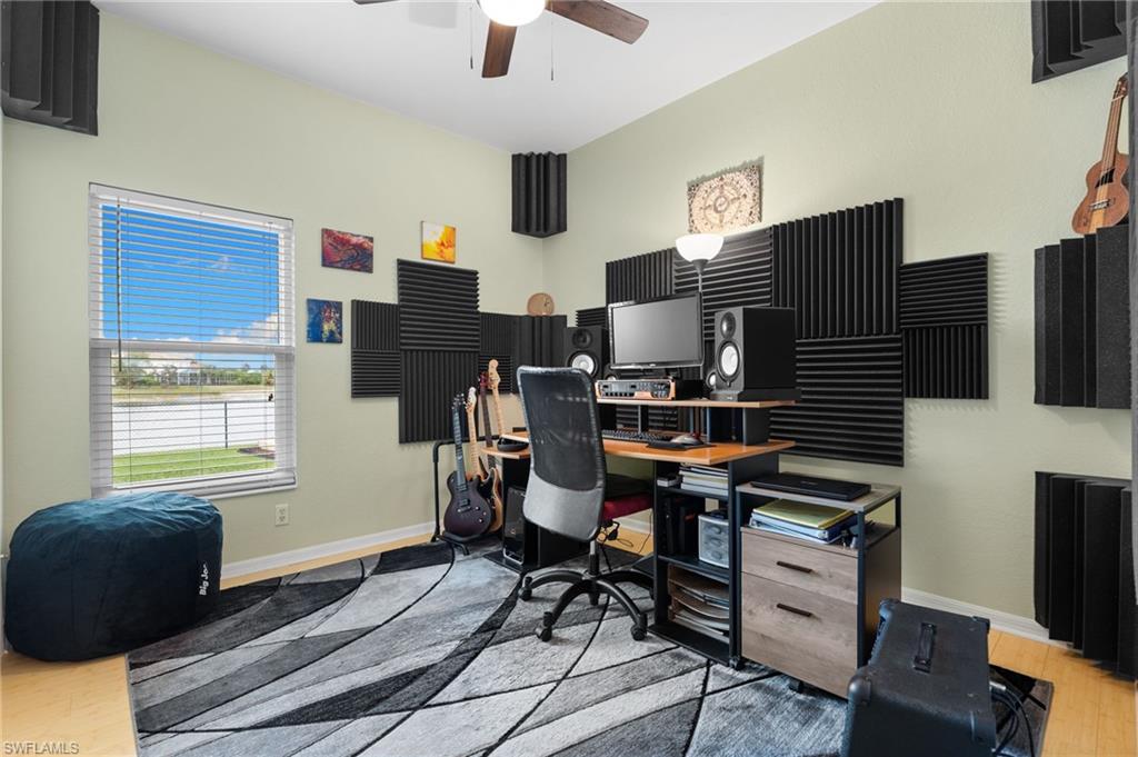 VALENCIA LAKES - Residential