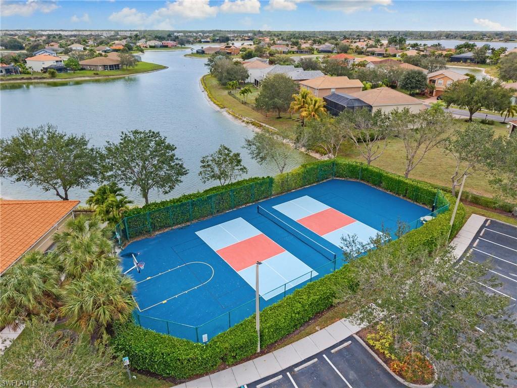 VALENCIA LAKES - Residential