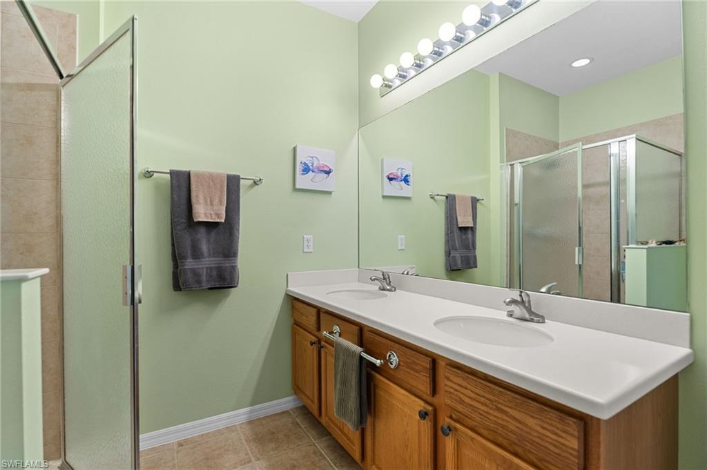 VALENCIA LAKES - Residential