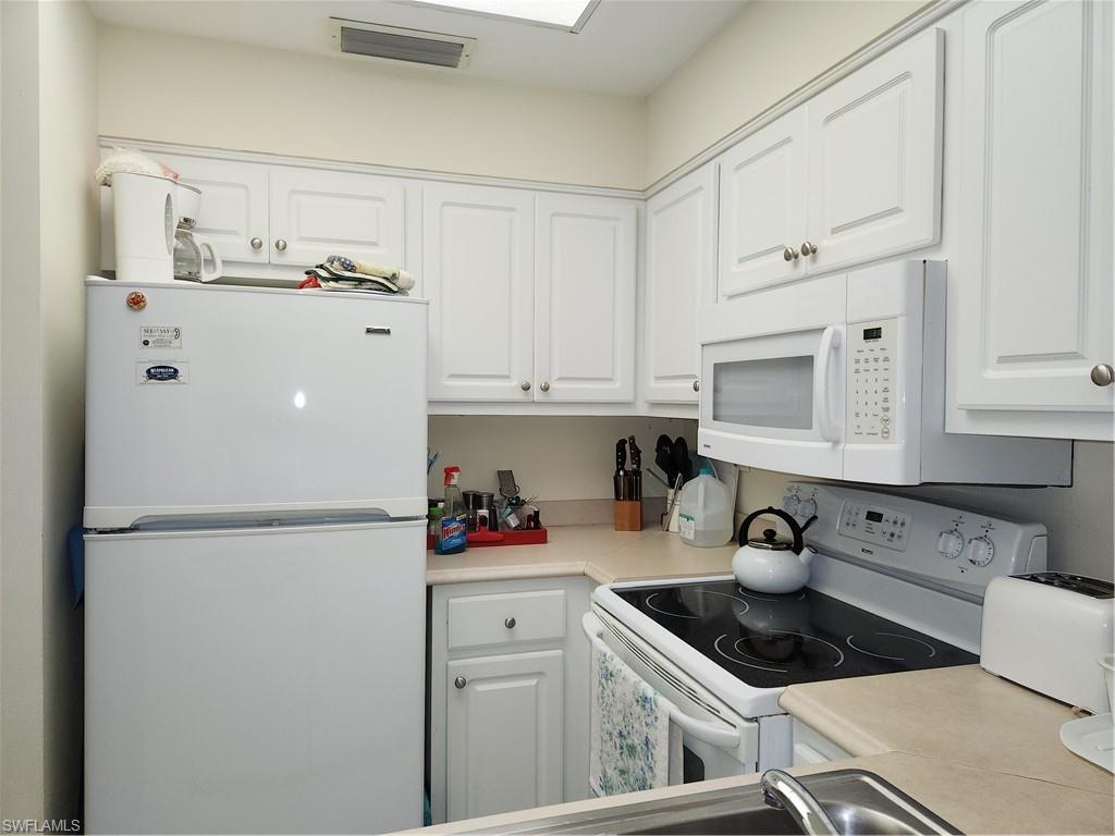 WORLD TENNIS CENTER II - Residential Lease