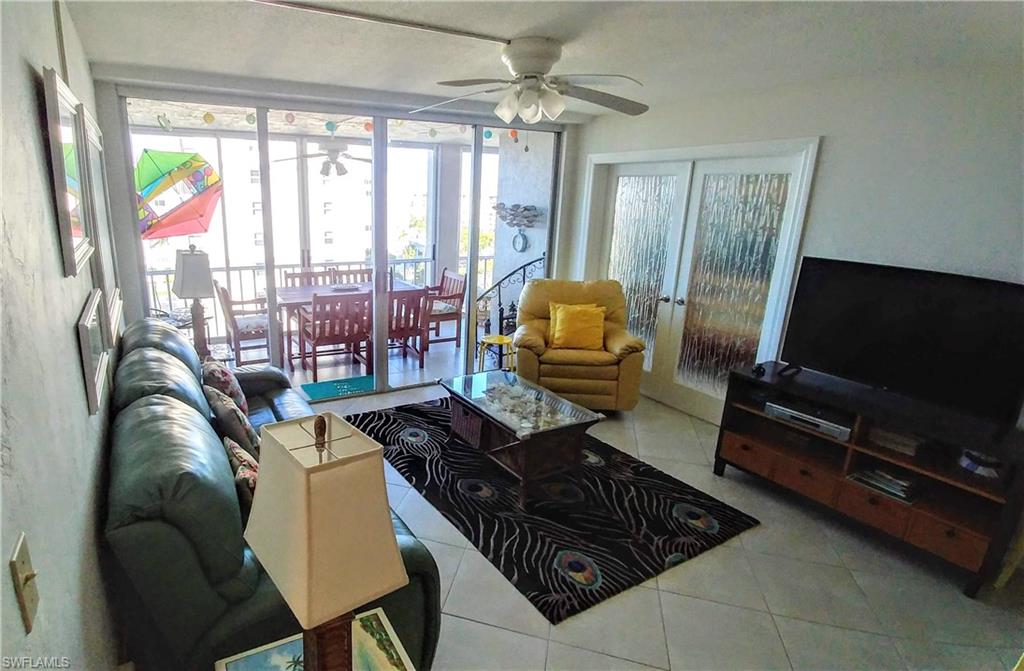 CRECIENTE CONDO NORTH - Residential