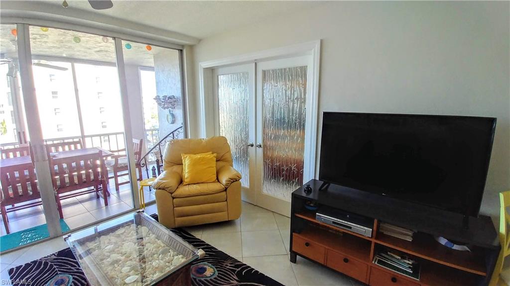 CRECIENTE CONDO NORTH - Residential