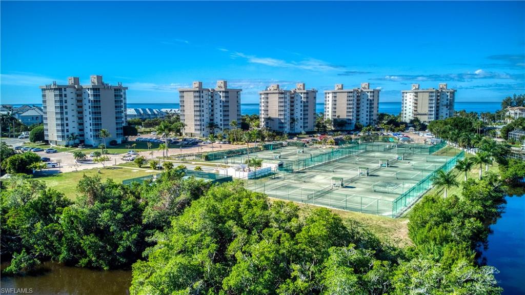 BEACH AND TENNIS CLUB - Residential