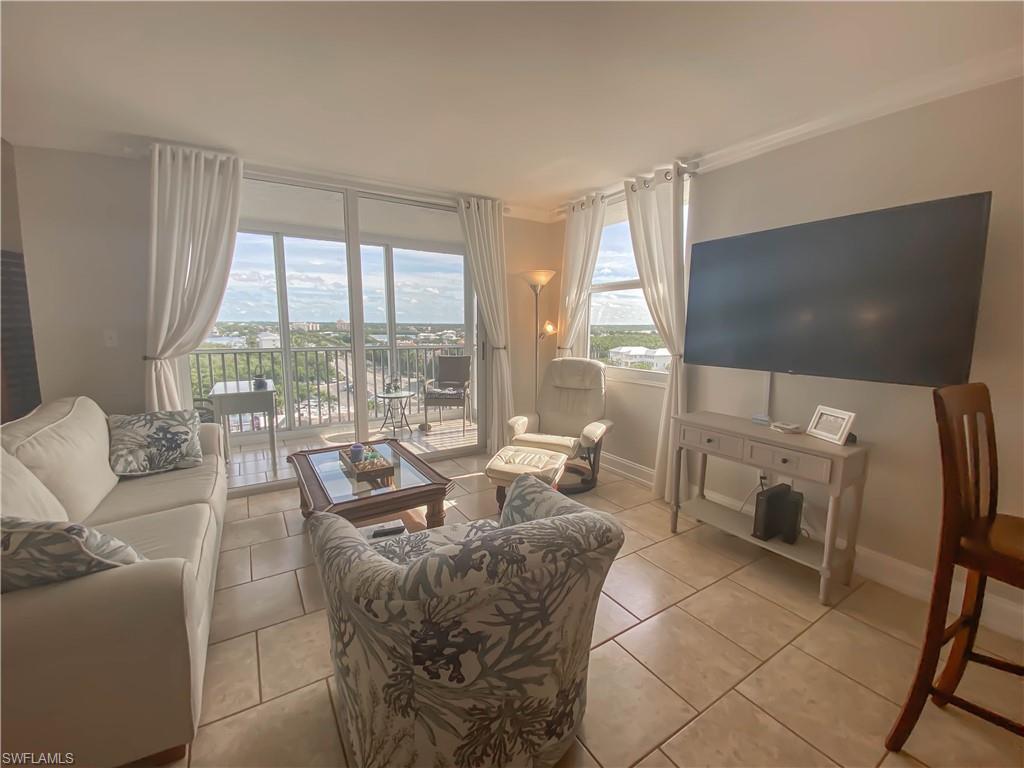 BEACH AND TENNIS CLUB - Residential