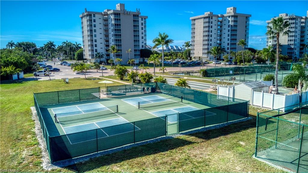 BEACH AND TENNIS CLUB - Residential