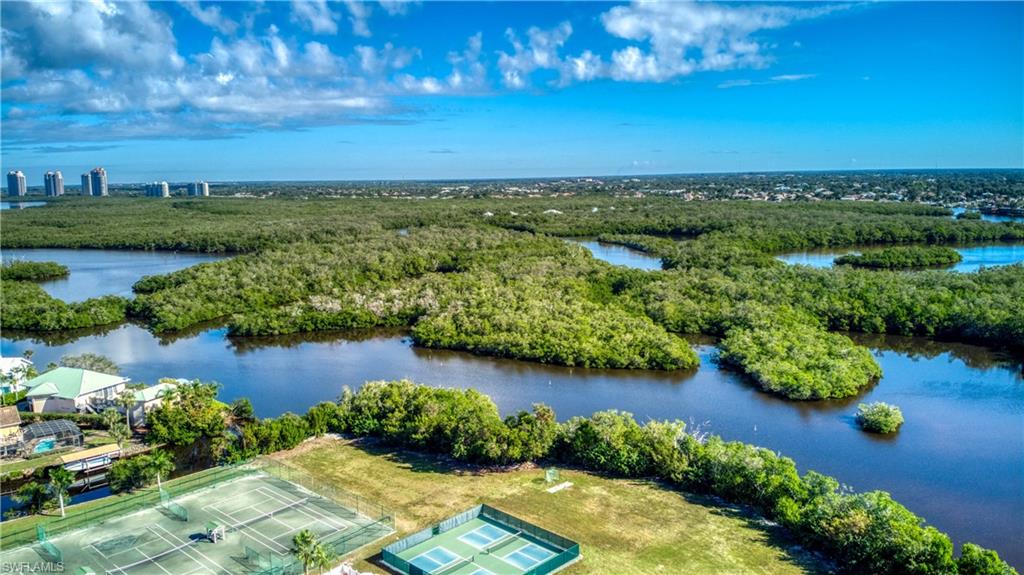 BEACH AND TENNIS CLUB - Residential