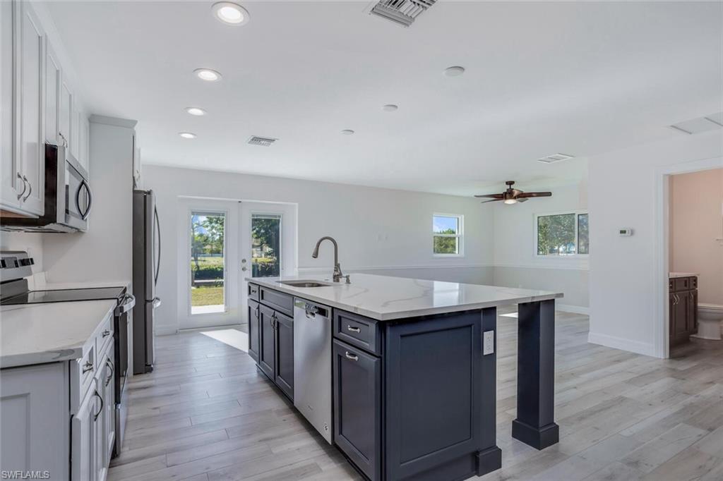 FORT MYERS SHORES - Residential