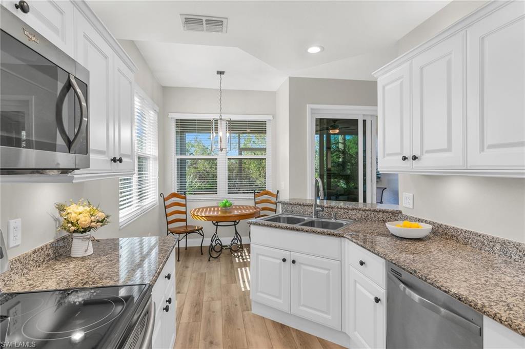 HAWK'S NEST - Residential