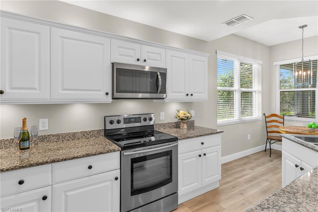 HAWK'S NEST - Residential