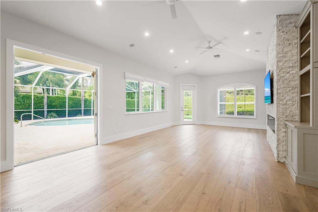 MOORINGS - Residential