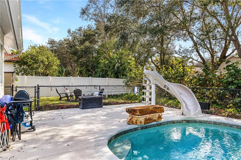 LAUREL LAKES - Residential