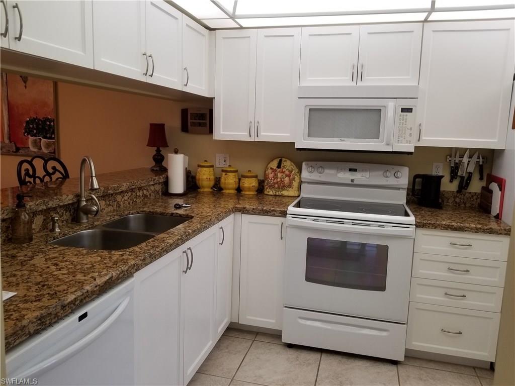 GOLFVIEW GOLF & RACQUET CLUB - Residential