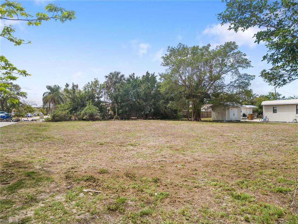BONITA SPRINGS - Land