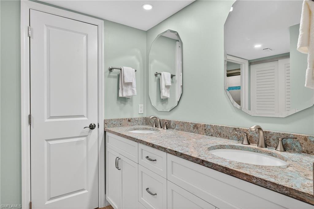 POINTE SANTO DE SANIBEL CONDO - Residential