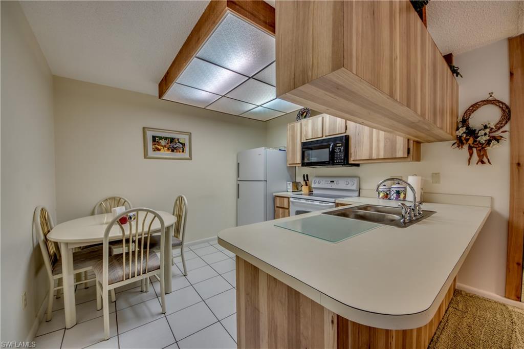 FOXMOOR LAKES - Residential