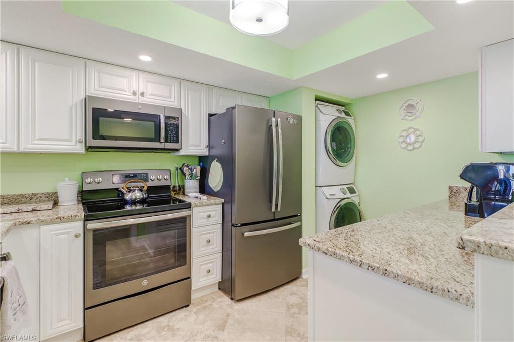 LITTLE HICKORY BAY - Residential