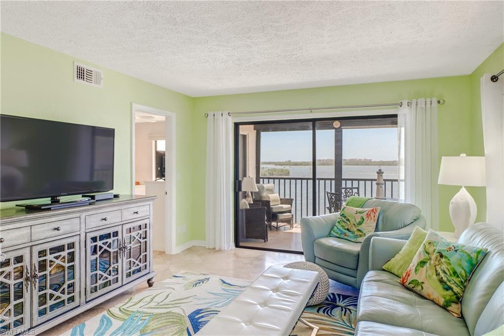 LITTLE HICKORY BAY - Residential