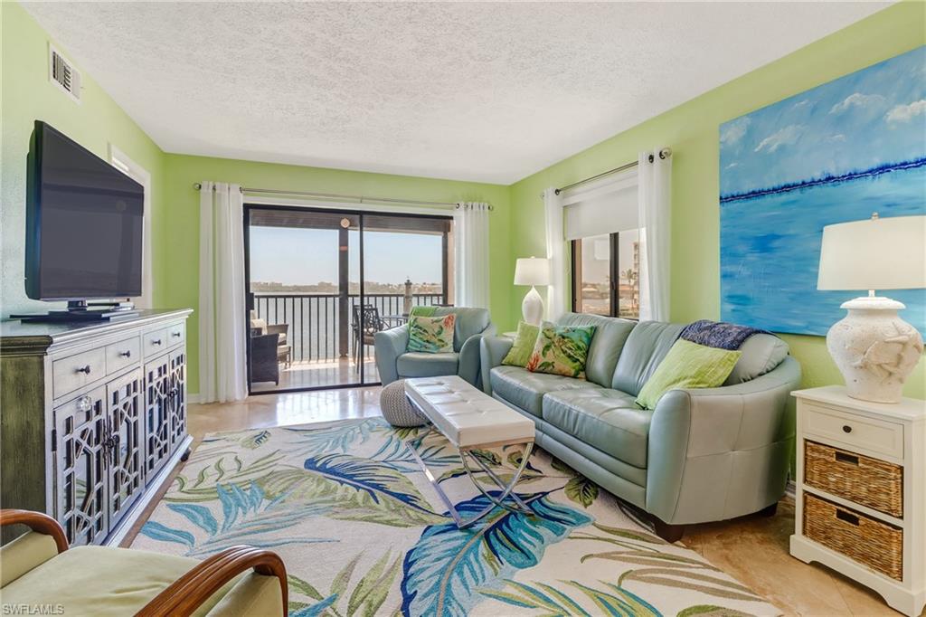 LITTLE HICKORY BAY - Residential