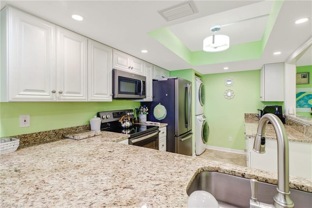 LITTLE HICKORY BAY - Residential