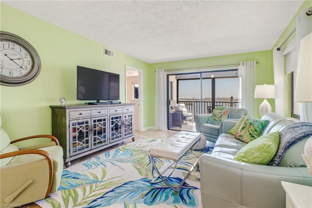 LITTLE HICKORY BAY - Residential