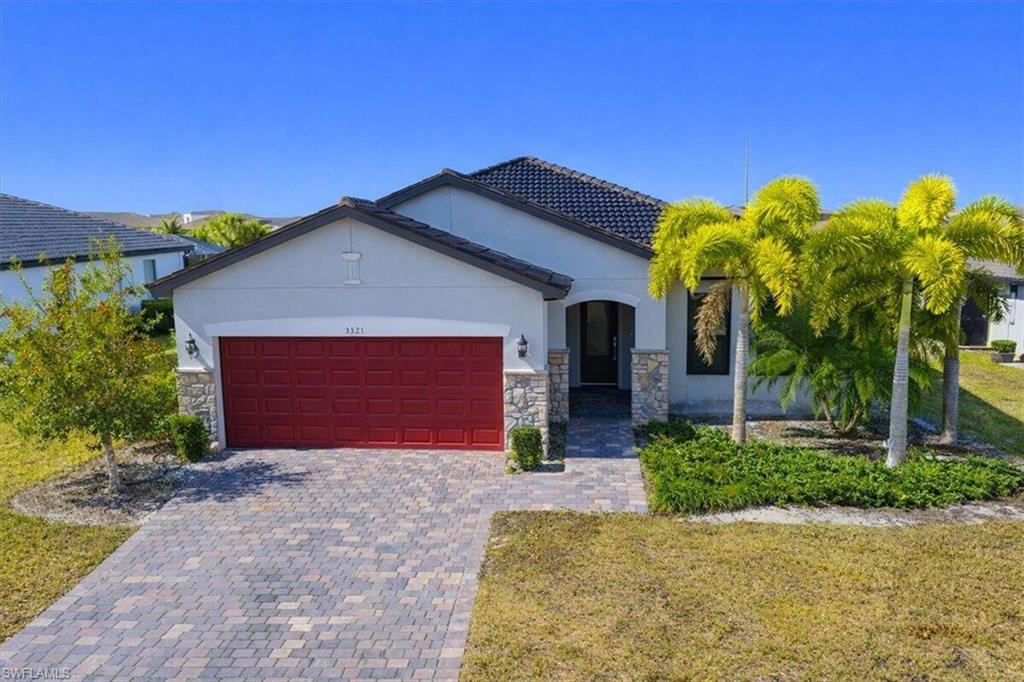 HAMPTON LAKES - Residential