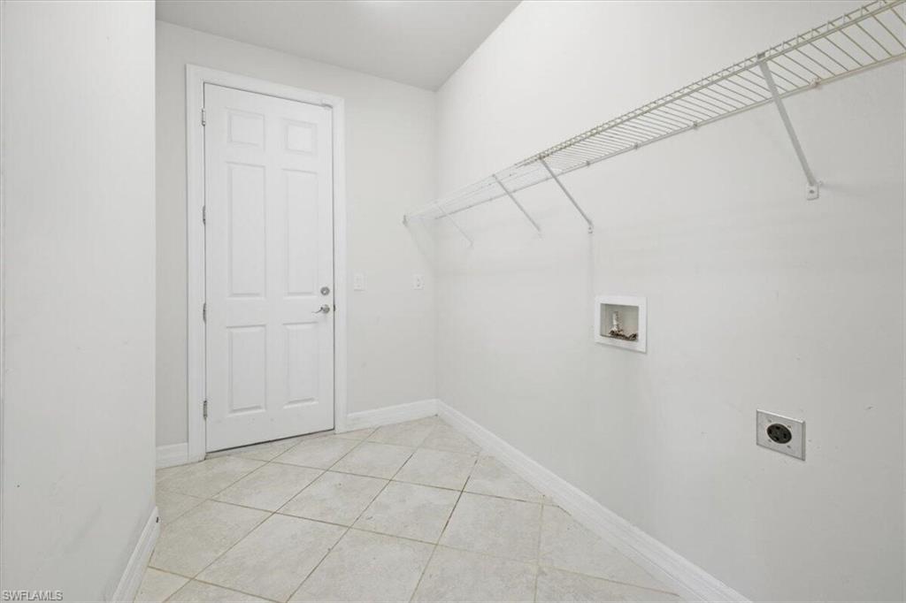 HAMPTON LAKES - Residential