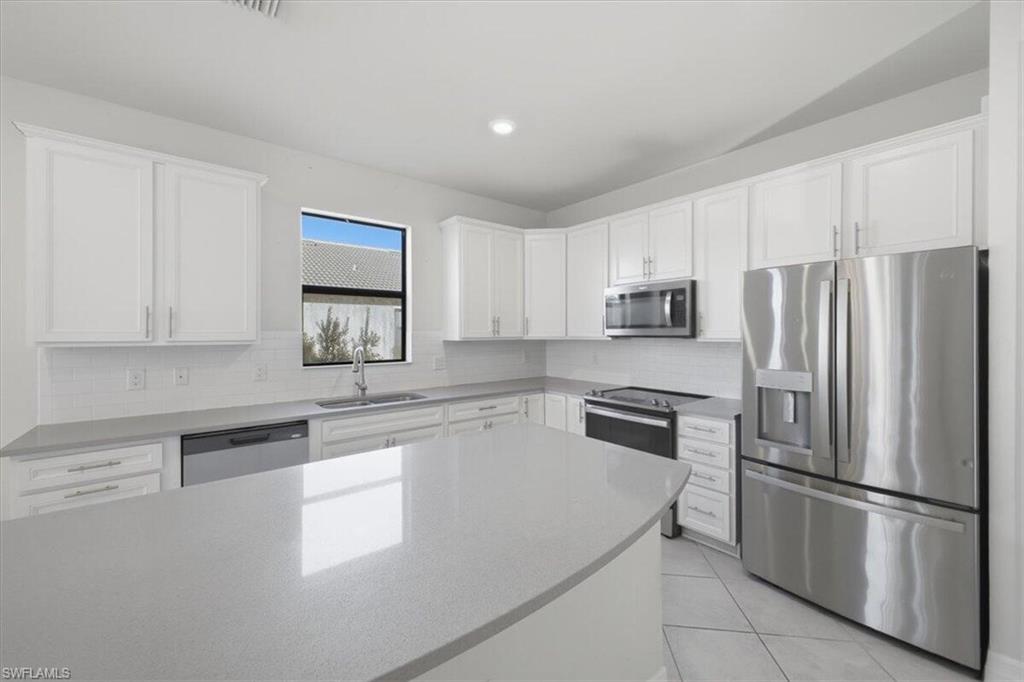 HAMPTON LAKES - Residential