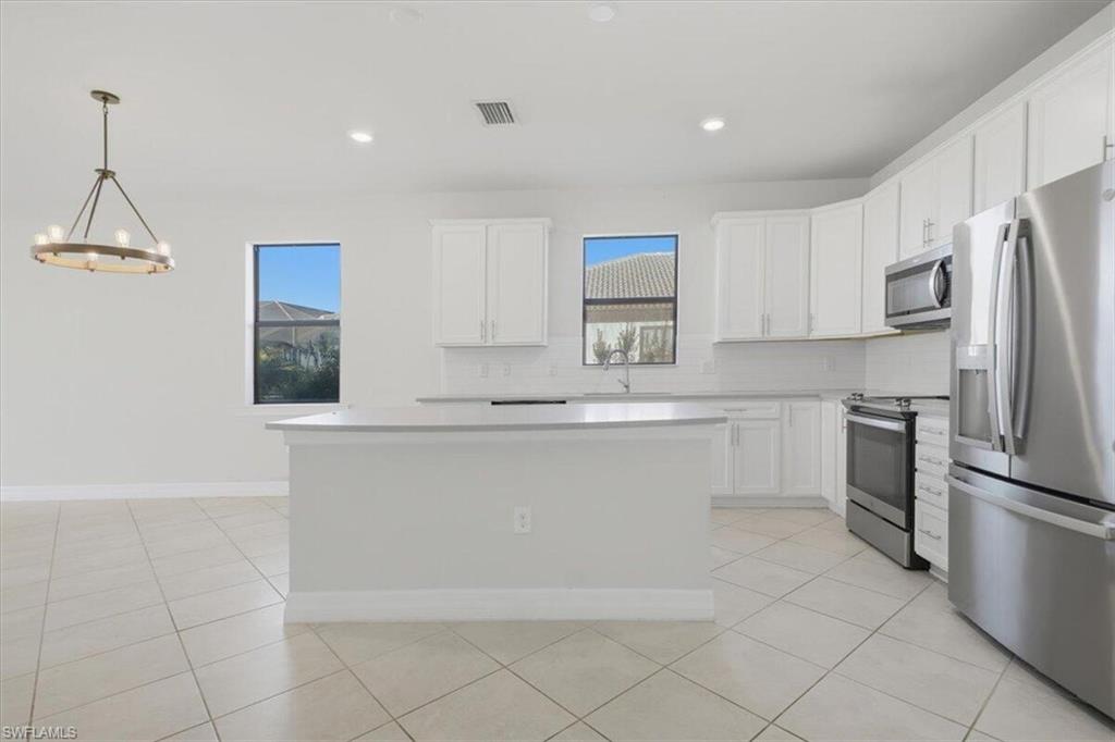 HAMPTON LAKES - Residential