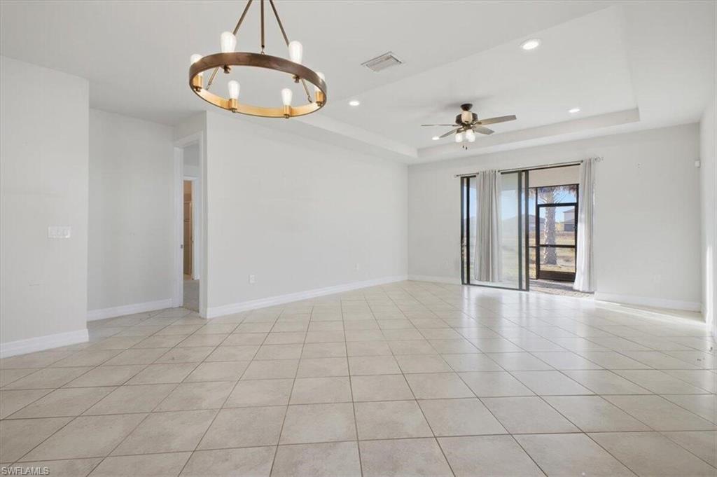 HAMPTON LAKES - Residential