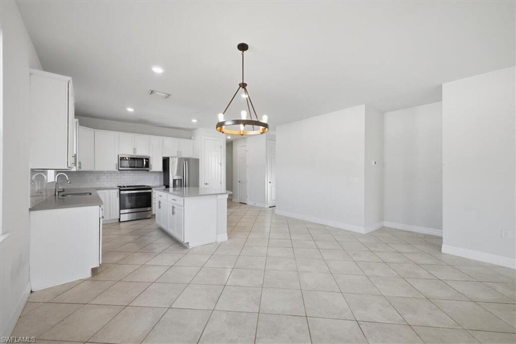 HAMPTON LAKES - Residential