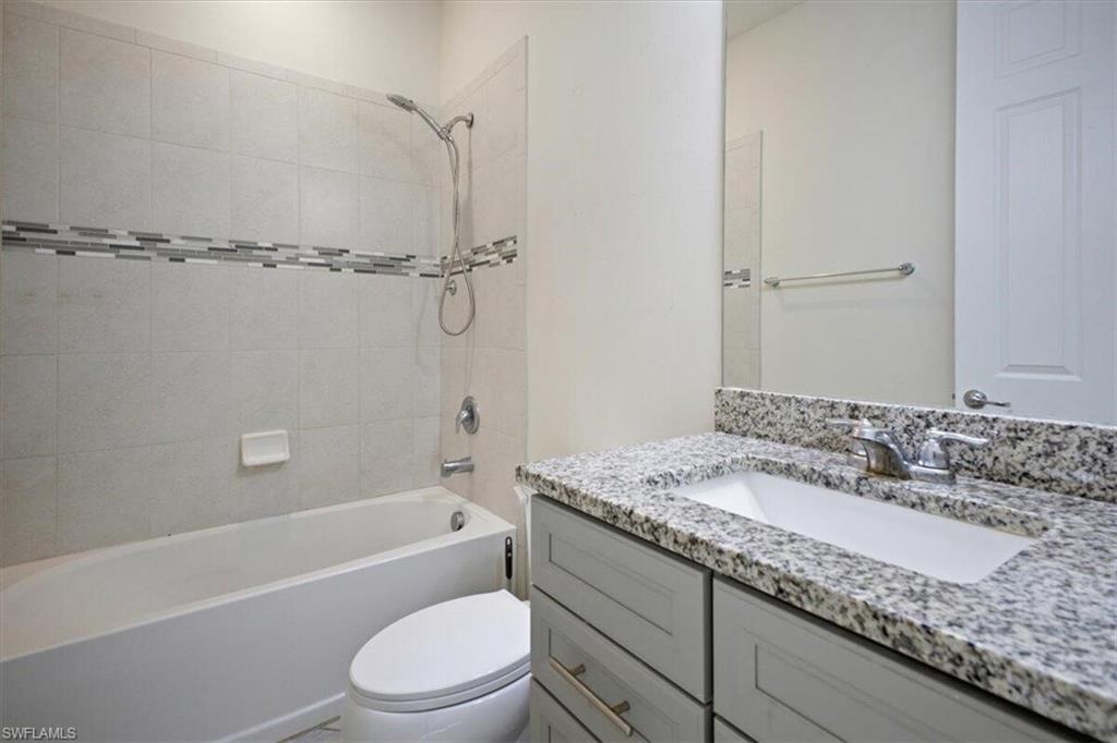 HAMPTON LAKES - Residential